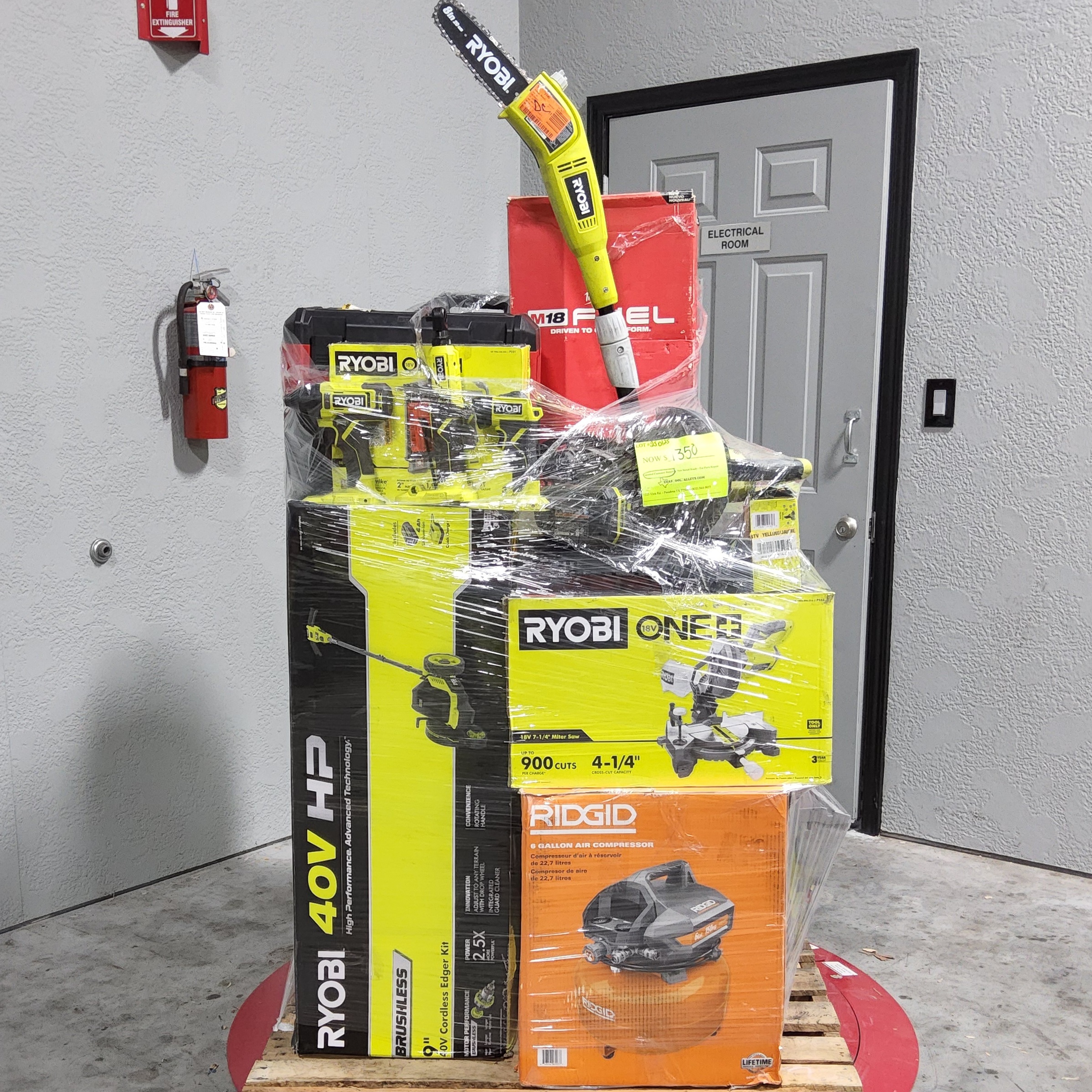 20250104_140149.jpg MIXED TOOL PALLET – LOT ID: 250125 – AS-IS Untested Customer Returns - Image 1