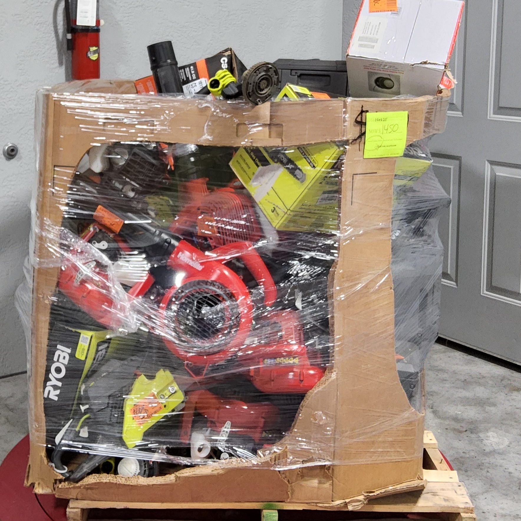 20250203_152319.jpg MIXED OUTDOOR PALLET – LOT ID: 020225 – AS-IS Untested Customer Returns - Image 1