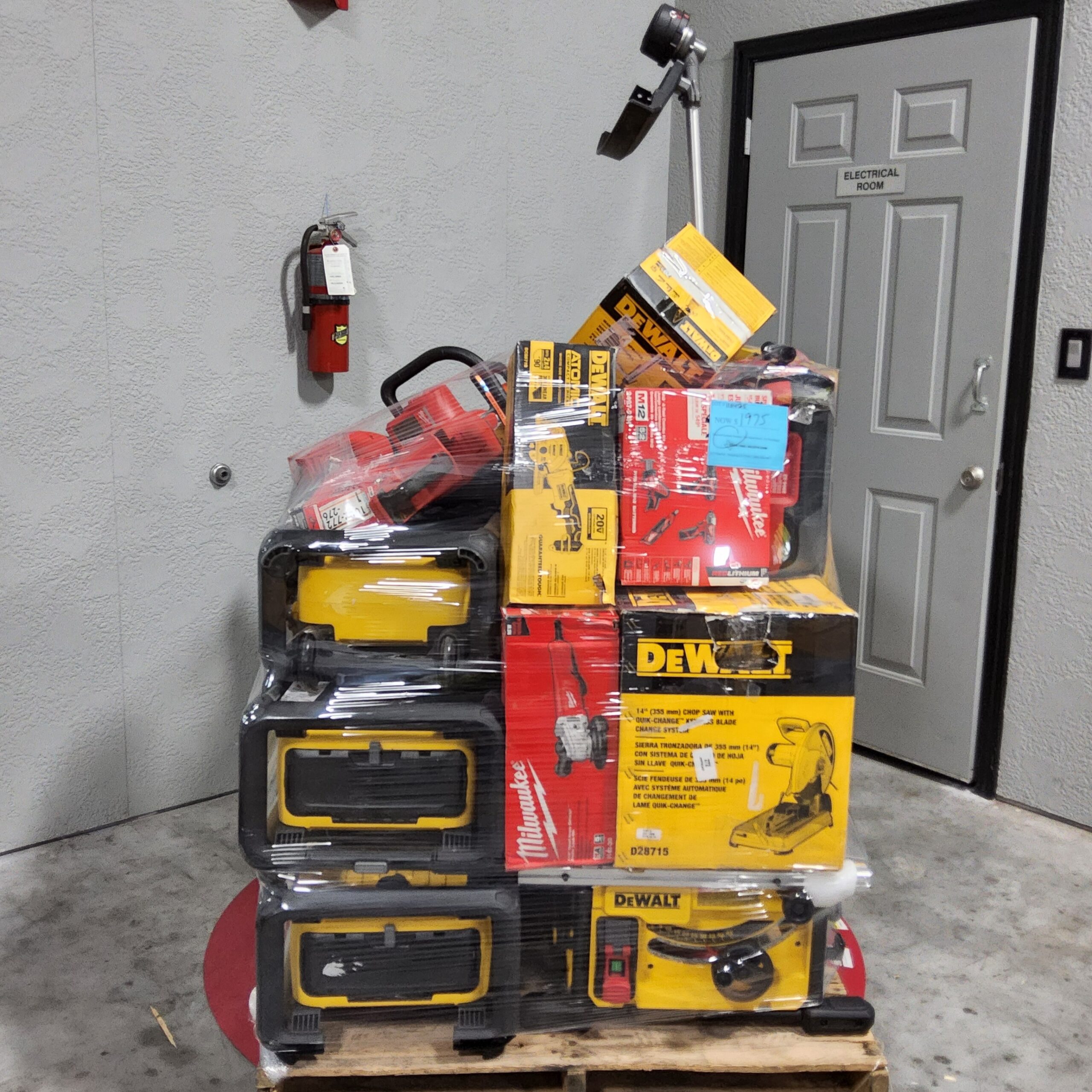 20250410_112645-scaled-1.jpg MILWAUKEE & DEWALT PALLET – LOT ID: 110425 – AS-IS Untested Customer Returns - Image 1