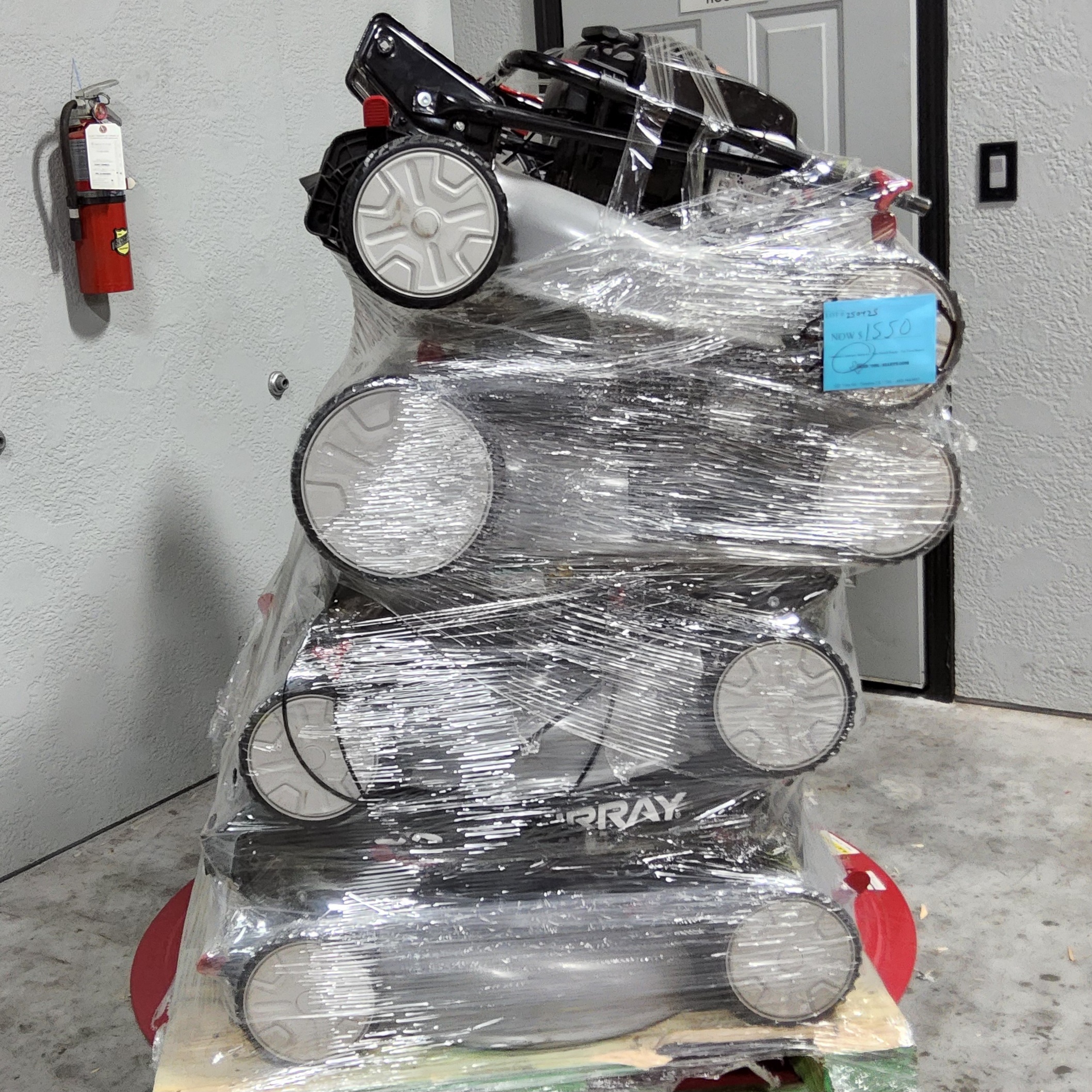 20250424_135812.jpg MURRAY PUSH MOWERS PALLET – LOT ID: 250425 – AS-IS Untested Customer Returns - Image 1