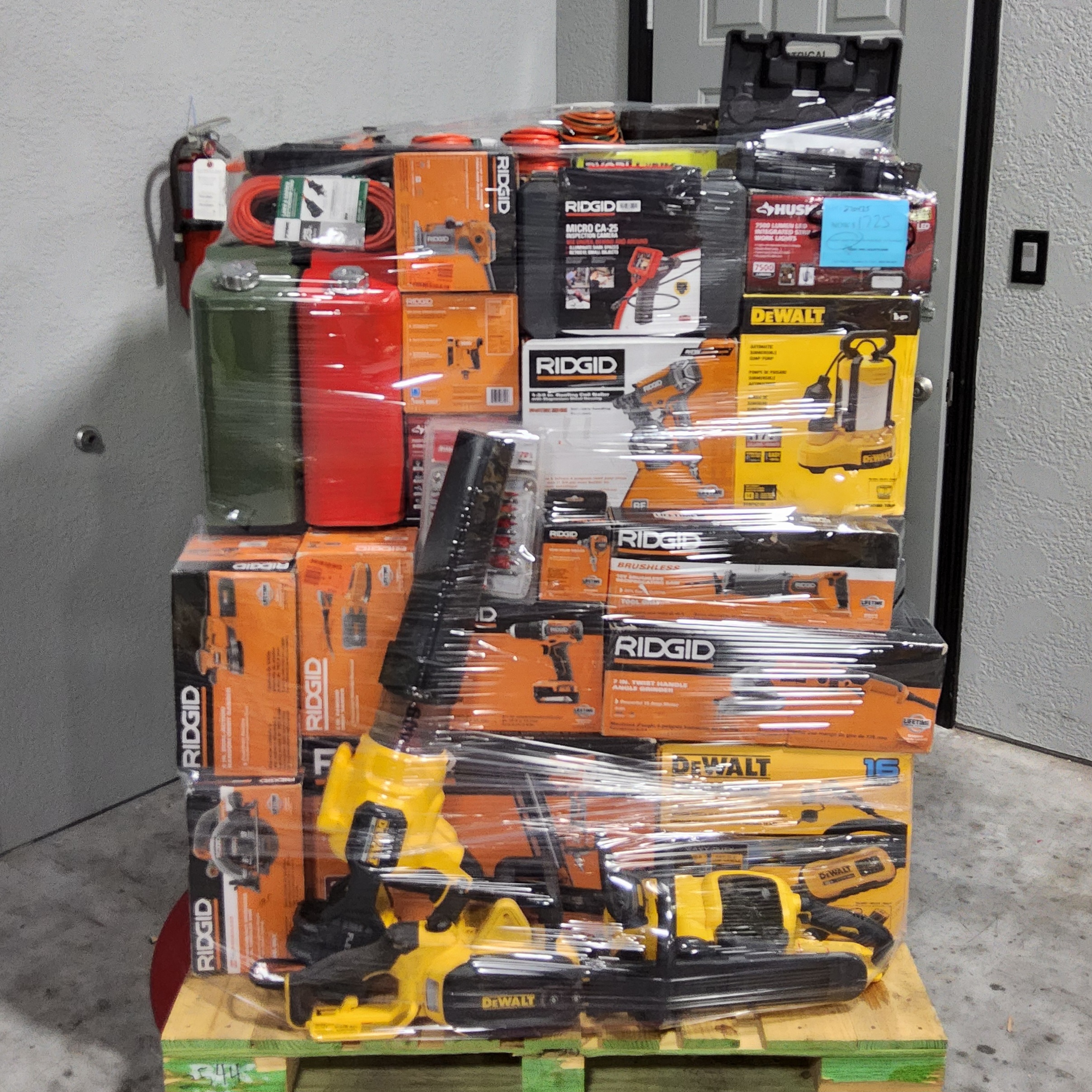 20250424_142851.jpg TOOLS & MORE PALLET – LOT ID: 270425 – AS-IS Untested Customer Returns - Image 1