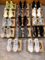 Yeezy sneakers pallets - Image 9