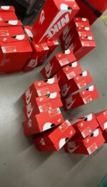 Authentic Nike sneakers pallets - Image 10