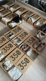YEEZY SHOES PALLET - Image 27