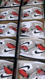 Authentic Nike sneakers pallets - Image 36