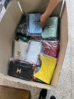 Woman bags & purse pallets - Image 15